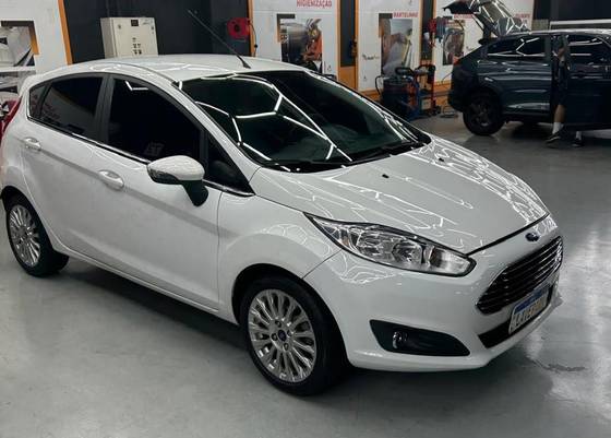 FORD FIESTA 1.6 TITANIUM HATCH 16V FLEX 4P POWERSHIFT